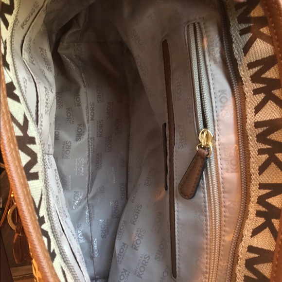 NWOT-MK Kempton w/Signature Logo Jacquard Tote - Picture 7 of 7